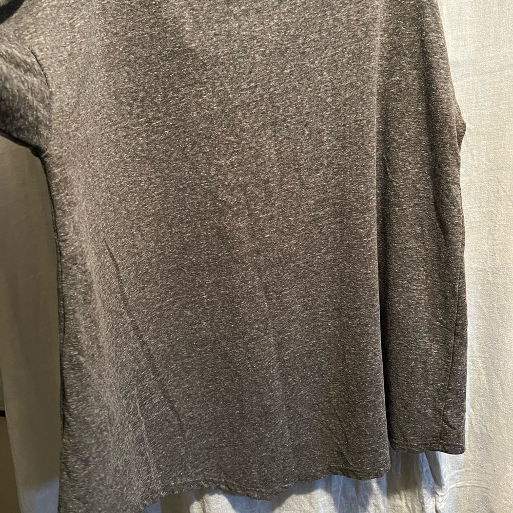 Easel Los Angeles oversized shirt in gray and black. Size large. Large neck. - Picture 6 of 6
